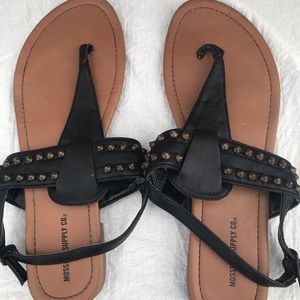 Mossimo Black sandals. Size (8)